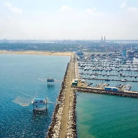 Dubai Marina *